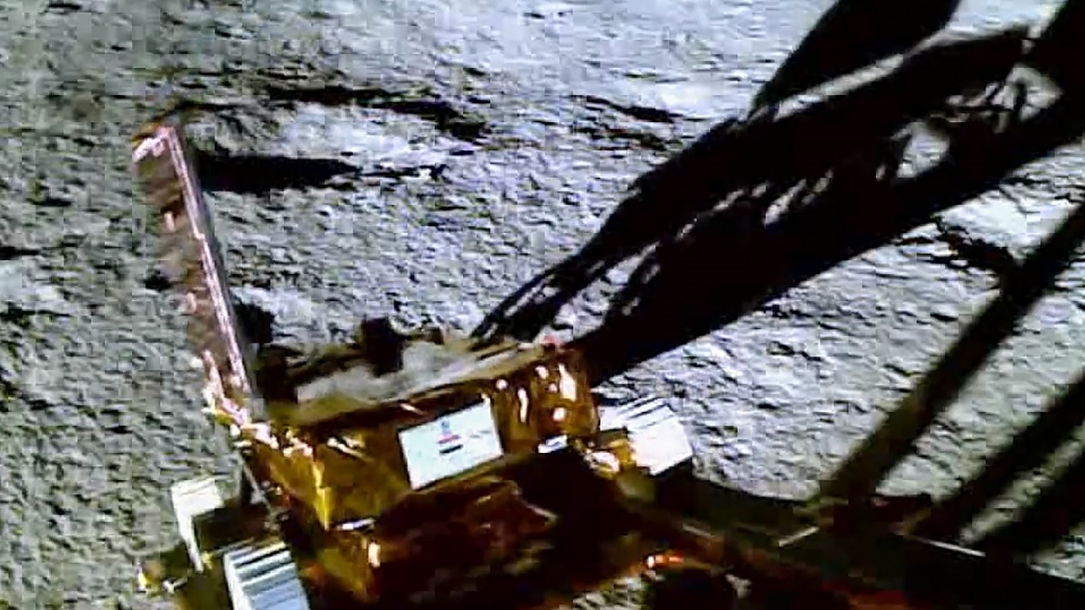 'Prolonged spell of cold weather conditions': Union minister on possible reason for ISRO not getting signals from Chandrayaan-3's lander and rover 'Prolonged spell of cold weather conditions': Union minister on possible reason for ISRO not getting signals from Chandrayaan-3's lander and rover