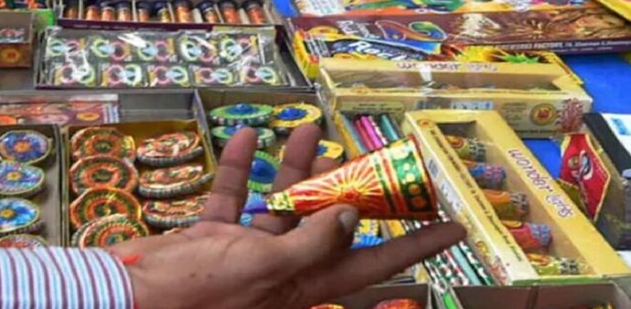 Delhi govt bans manufacturing, sale, storage and use of firecrackers to curb pollution in winter Delhi govt bans manufacturing, sale, storage and use of firecrackers to curb pollution in winter