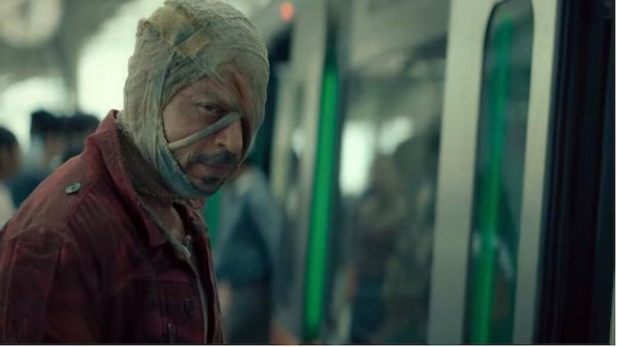 From pouring milk over Shah Rukh Khan's poster to breaking into a dance inside the theatres, fans are going crazy over the Bollywood superstar's latest release From pouring milk over Shah Rukh Khan's poster to breaking into a dance inside the theatres, fans are going crazy over the Bollywood superstar's latest release