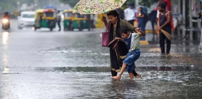 Central India is expected to experience light/moderate rainfall/thunderstorms & lightning with isolated heavy rainfall very likely over Vidarbha Central India is expected to experience light/moderate rainfall/thunderstorms & lightning with isolated heavy rainfall very likely over Vidarbha