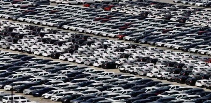 Sequentially, the industry saw a 3% growth in total auto retail sales Sequentially, the industry saw a 3% growth in total auto retail sales
