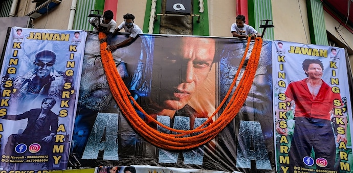Shah Rukh Khan's 'Jawan' running with 80% occupancy, will beat Day 1 BO record of 'Pathaan' by Rs 25-cr margin: Analyst Shah Rukh Khan's 'Jawan' running with 80% occupancy, will beat Day 1 BO record of 'Pathaan' by Rs 25-cr margin: Analyst