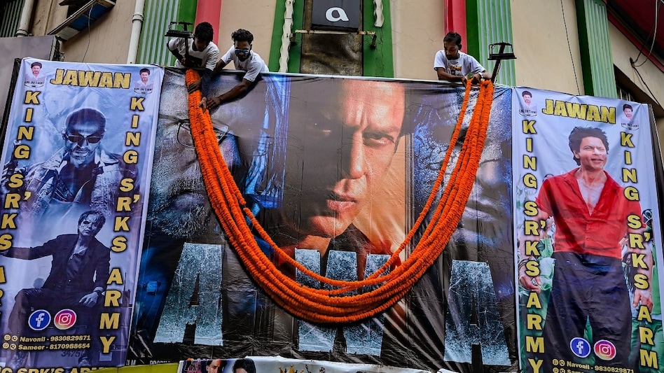Shah Rukh Khan's 'Jawan' running with 80% occupancy, will beat Day 1 BO record of 'Pathaan' by Rs 25-cr margin: Analyst Shah Rukh Khan's 'Jawan' running with 80% occupancy, will beat Day 1 BO record of 'Pathaan' by Rs 25-cr margin: Analyst