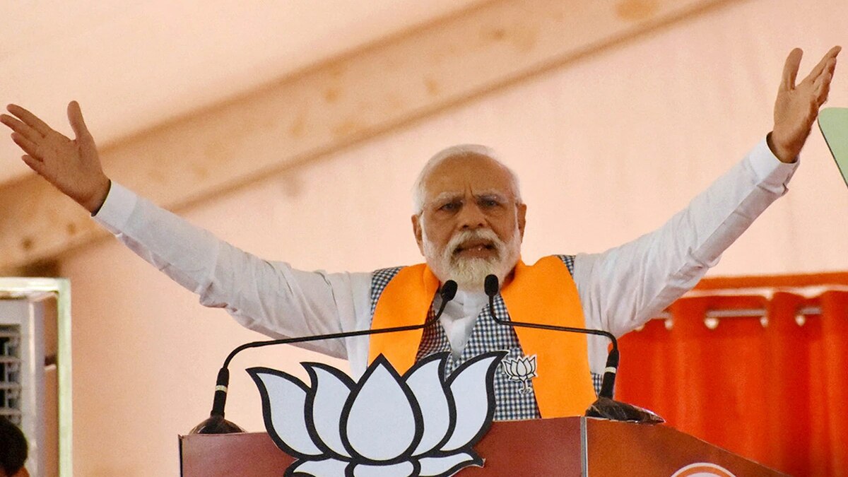 PM Modi will visit Chhattisgarh's Bilaspur on Saturday to attend the concluding ceremony of two 'Parivartan Yatras' of BJP. PM Modi will visit Chhattisgarh's Bilaspur on Saturday to attend the concluding ceremony of two 'Parivartan Yatras' of BJP.