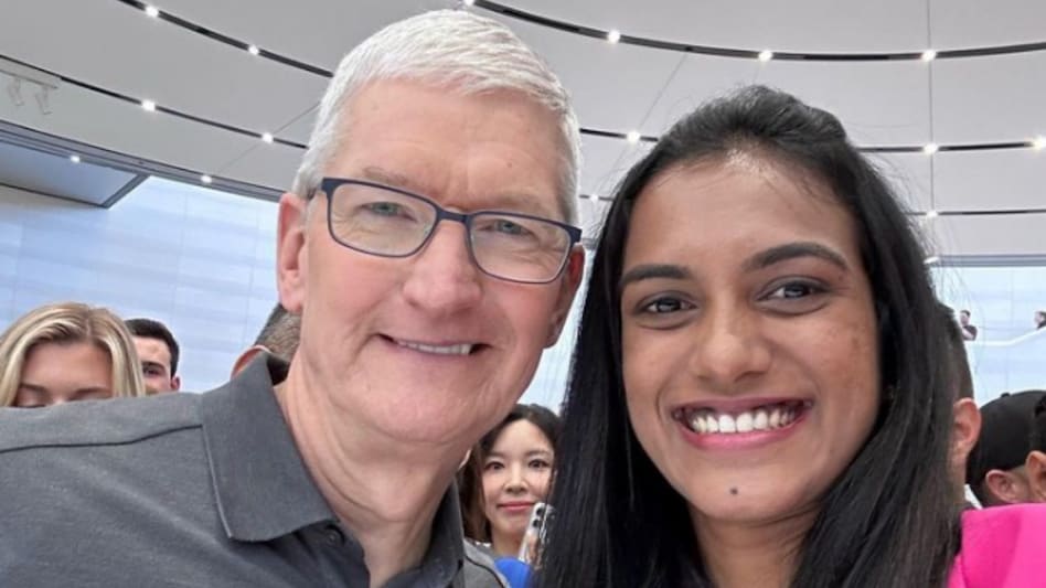 Sindhu posted a selfie with the CEO of Apple, Tim Cook, from the event on her Instagram account Sindhu posted a selfie with the CEO of Apple, Tim Cook, from the event on her Instagram account