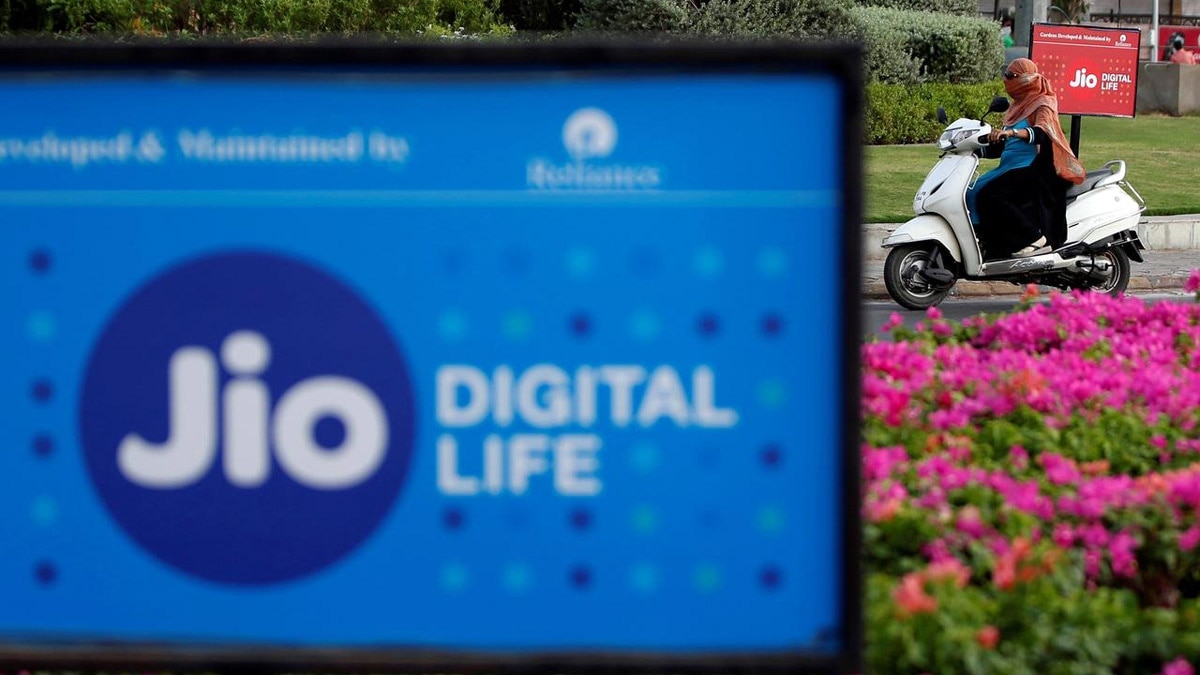 Reliance Jio is reportedly raising $2 billion for 5G network gear Reliance Jio is reportedly raising $2 billion for 5G network gear
