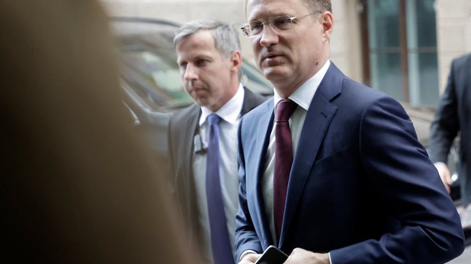 Earlier, Russia had said it would voluntarily cut oil exports by 500,000 barrels per day. Earlier, Russia had said it would voluntarily cut oil exports by 500,000 barrels per day.