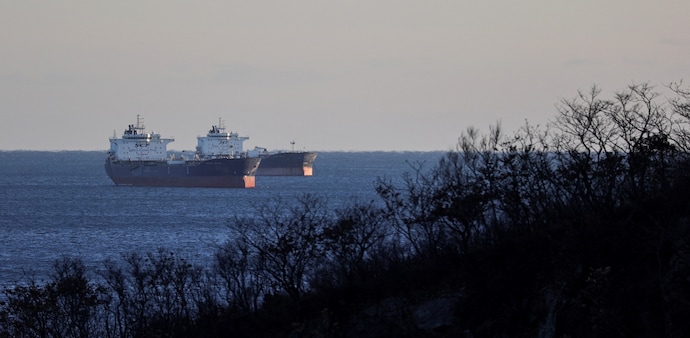 Discounts for Urals oil loading in August narrowed to $5 per barrel. Discounts for Urals oil loading in August narrowed to $5 per barrel.