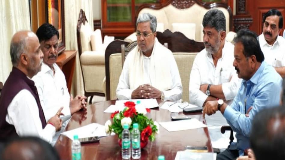 Karnataka Chief Minister Siddaramaiah chaired a cabinet meeting to discuss rain deficit issue. Karnataka Chief Minister Siddaramaiah chaired a cabinet meeting to discuss rain deficit issue.