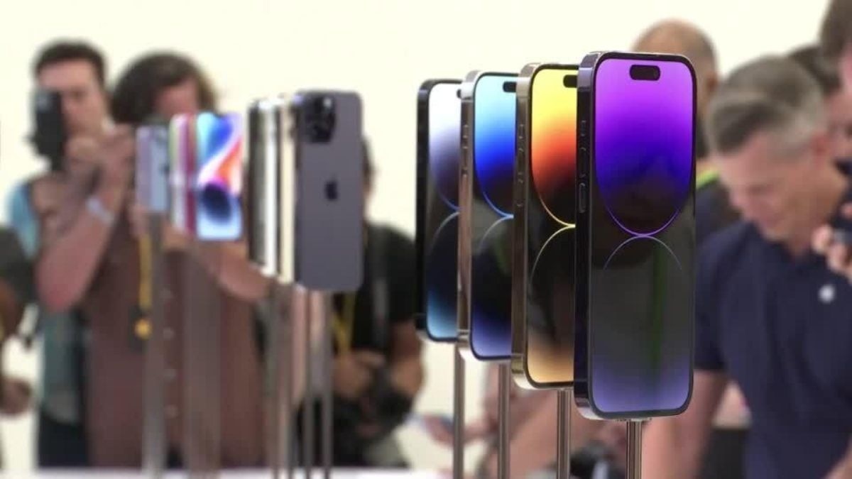 China has asked its govt officials not to use iPhones in office China has asked its govt officials not to use iPhones in office