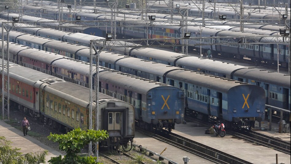 The three-day 'rail roko' protest had disrupted train services and inconvenienced passengers mainly in Punjab and Haryana The three-day 'rail roko' protest had disrupted train services and inconvenienced passengers mainly in Punjab and Haryana