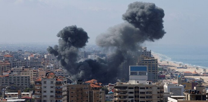 Smoke and flames billow after Israeli forces struck a high-rise tower in Gaza (Reuters) Smoke and flames billow after Israeli forces struck a high-rise tower in Gaza (Reuters)