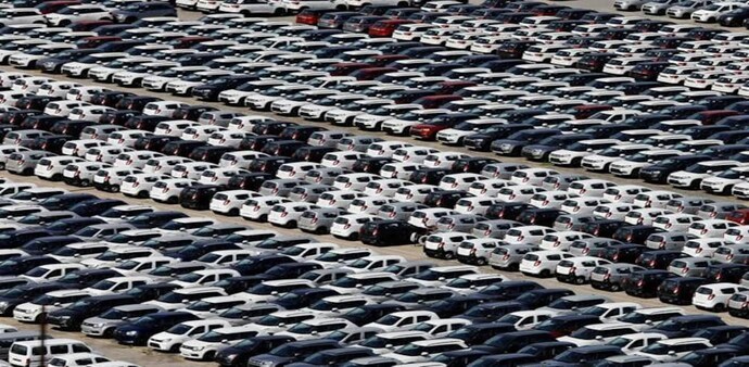 While Kia Motors India sold a total of 20,022 units last month, Toyota Kirloskar Motor sold a total of 22,157 units in the same period While Kia Motors India sold a total of 20,022 units last month, Toyota Kirloskar Motor sold a total of 22,157 units in the same period