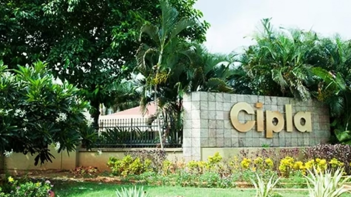 Cipla was founded by Khwaja Abdul Hamied in 1935 and is run by his son Yusuf Hamied. Cipla was founded by Khwaja Abdul Hamied in 1935 and is run by his son Yusuf Hamied.