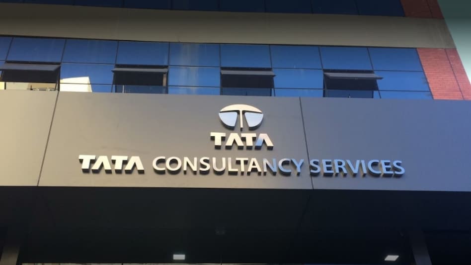 TCS will roll out 100% varible pay to 70% employees TCS will roll out 100% varible pay to 70% employees