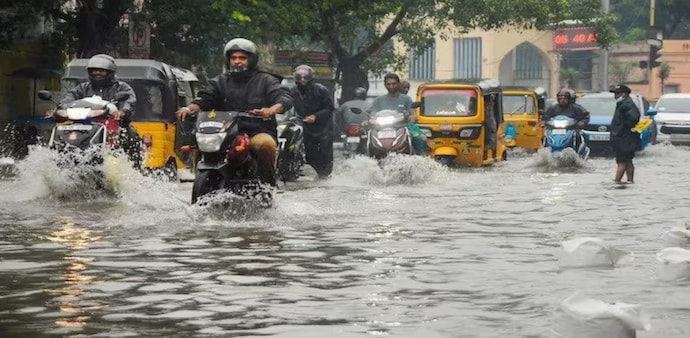 For South India, the weather agency predicted: “Light/moderate fairly widespread to widespread rainfall with isolated heavy rainfall very likely over Coastal Karnataka and Kerala & Mahe on October 1" For South India, the weather agency predicted: “Light/moderate fairly widespread to widespread rainfall with isolated heavy rainfall very likely over Coastal Karnataka and Kerala & Mahe on October 1"
