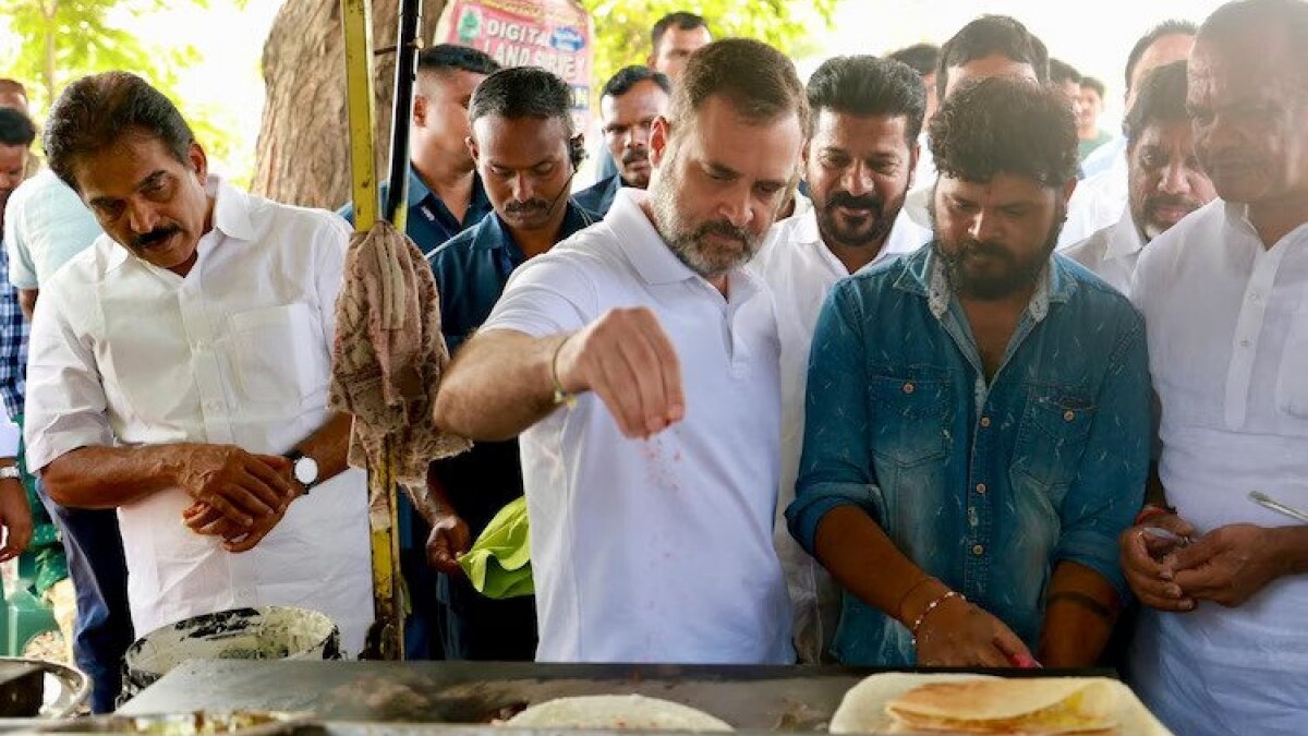 Rahul Gandhi tries hand at cooking, makes dosas with locals in Telangana