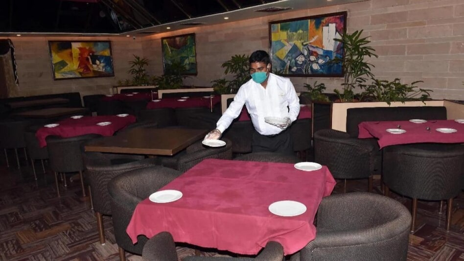 Upholds previous order of CESTAT that said sale of food or packaged items directly over the counter is akin to the sale of goods Upholds previous order of CESTAT that said sale of food or packaged items directly over the counter is akin to the sale of goods