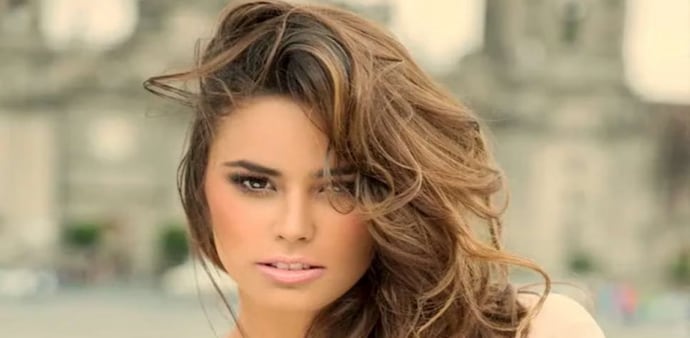 Apart from modeling, de Armas sold hair, makeup and personal care products through the Shey De Armas Beauty Studio Apart from modeling, de Armas sold hair, makeup and personal care products through the Shey De Armas Beauty Studio