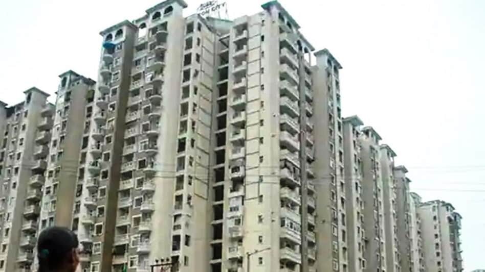 It’s generally recommended not to have EMIs that exceed 50 per cent of your monthly income. It’s generally recommended not to have EMIs that exceed 50 per cent of your monthly income.