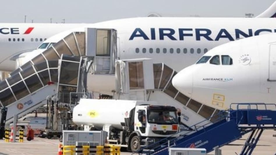 France: The threat comes on the day a synagogue in Berlin was firebombed. France: The threat comes on the day a synagogue in Berlin was firebombed.