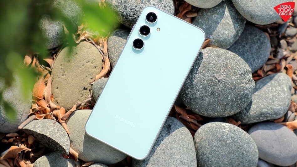 Samsung Galaxy S23 FE effectively selling at Rs 48,999 on Amazon: 4 reasons to buy, 1 to avoid Samsung Galaxy S23 FE effectively selling at Rs 48,999 on Amazon: 4 reasons to buy, 1 to avoid