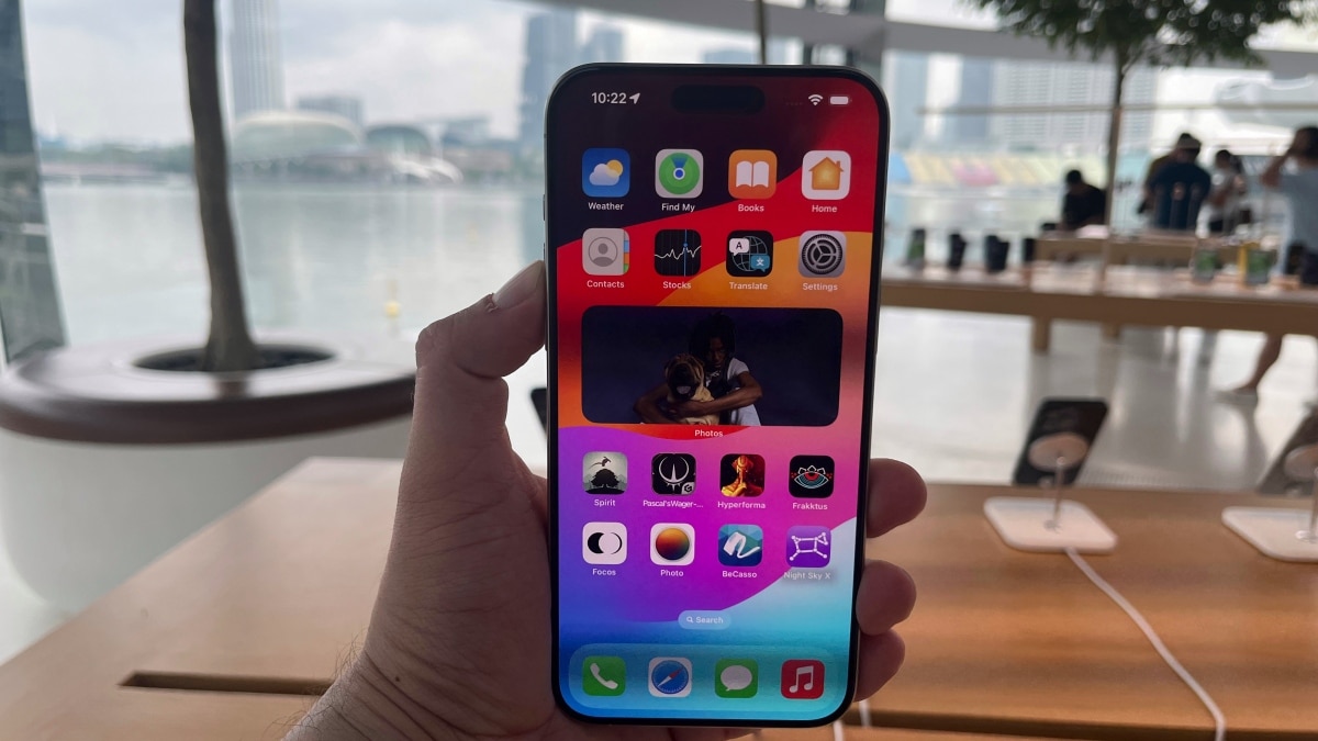 To obtain this update, you can check for the latest version from your device in Settings, and it is approximately a 400MB download from Apple. To obtain this update, you can check for the latest version from your device in Settings, and it is approximately a 400MB download from Apple.