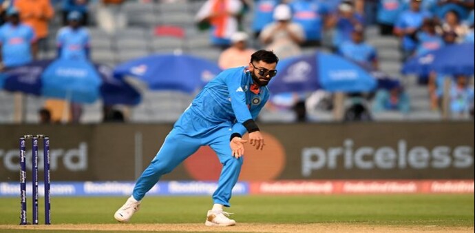 Virat Kohli bowls for the first time in 8 years in a World Cup/PC: ICC Virat Kohli bowls for the first time in 8 years in a World Cup/PC: ICC