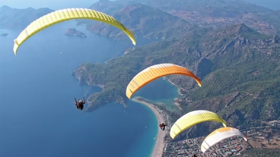 'Gaza and Doncaster are 3,700 kms apart': Netizens slam UK woman who got a 'Hamas fright' at sight of paragliders 'Gaza and Doncaster are 3,700 kms apart': Netizens slam UK woman who got a 'Hamas fright' at sight of paragliders