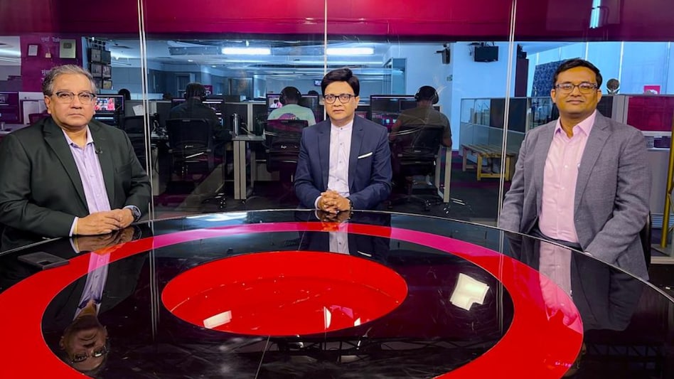 Sourav Majumdar, Editor, Business Today; Kuntal Sur, Partner - Risk Consulting and Leader - Financial Services & Treasury Risk Management, PwC India; Vivek Veda, Co-Founder & CFO, Kreditbee (L-R) Sourav Majumdar, Editor, Business Today; Kuntal Sur, Partner - Risk Consulting and Leader - Financial Services & Treasury Risk Management, PwC India; Vivek Veda, Co-Founder & CFO, Kreditbee (L-R)