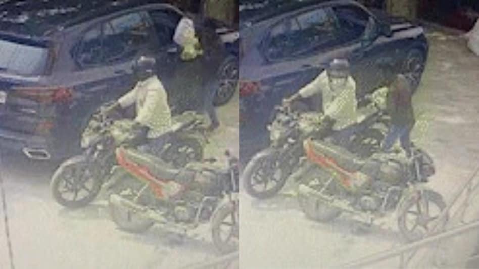 WATCH: Two men smash BMW’s window in Bengaluru, run away with Rs 13 lakh in cash, video goes viral WATCH: Two men smash BMW’s window in Bengaluru, run away with Rs 13 lakh in cash, video goes viral