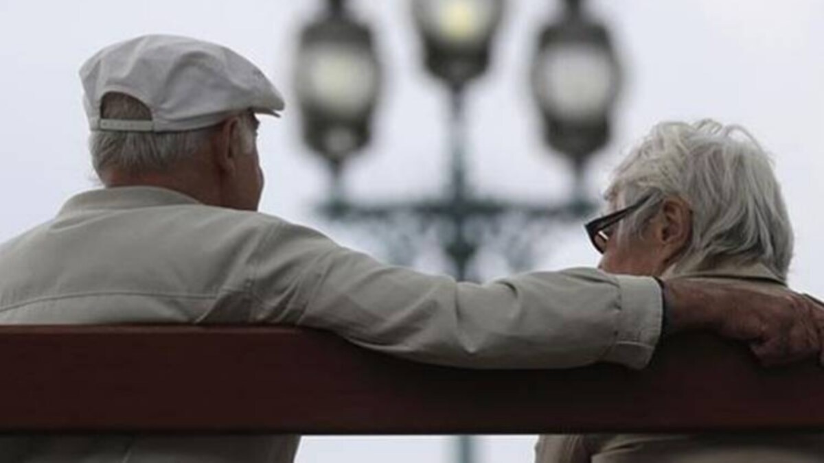 The survey revealed that 25% of respondents believe that retirement planning is a crucial decision, and the sooner one begins, the better the chances of building a risk-free and substantial corpus. The survey revealed that 25% of respondents believe that retirement planning is a crucial decision, and the sooner one begins, the better the chances of building a risk-free and substantial corpus.