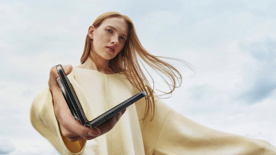 Under the hood, the OnePlus Open is powered by the Qualcomm Snapdragon 8 Gen 2 chipset Under the hood, the OnePlus Open is powered by the Qualcomm Snapdragon 8 Gen 2 chipset