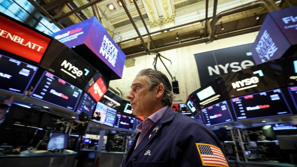 Wall Street drops after jobs data, eyes weekly losses Wall Street drops after jobs data, eyes weekly losses