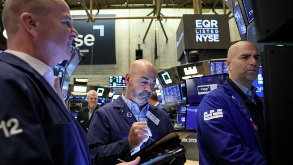 Megacaps Microsoft MSFT.O, Meta Platforms META.O, Alphabet GOOGL.O and Amazon.com AMZN.O rose between 1% and 2%. Megacaps Microsoft MSFT.O, Meta Platforms META.O, Alphabet GOOGL.O and Amazon.com AMZN.O rose between 1% and 2%.