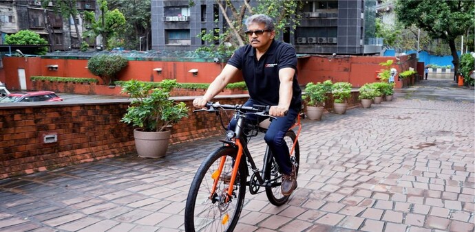The business tycoon also appreciated the group for designing the first foldable diamond e-bike with full-size wheels. The business tycoon also appreciated the group for designing the first foldable diamond e-bike with full-size wheels.