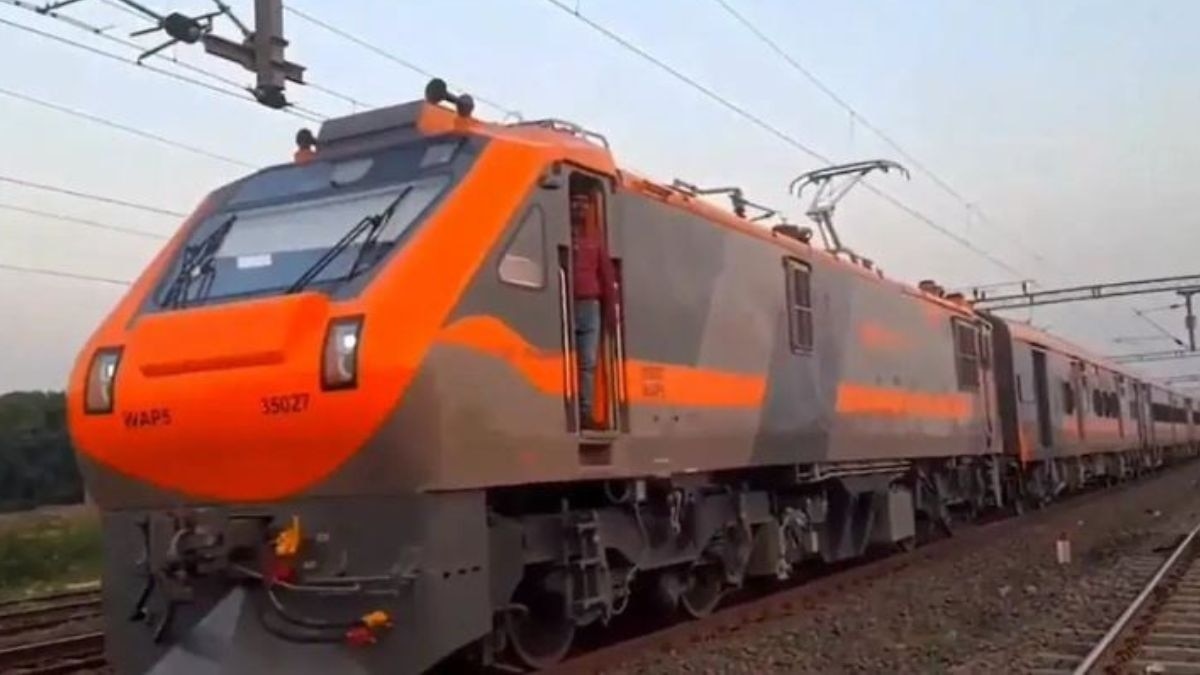 The express will have 12 sleeper non-AC coaches, eight general coaches, and two luggage coaches. The express will have 12 sleeper non-AC coaches, eight general coaches, and two luggage coaches.