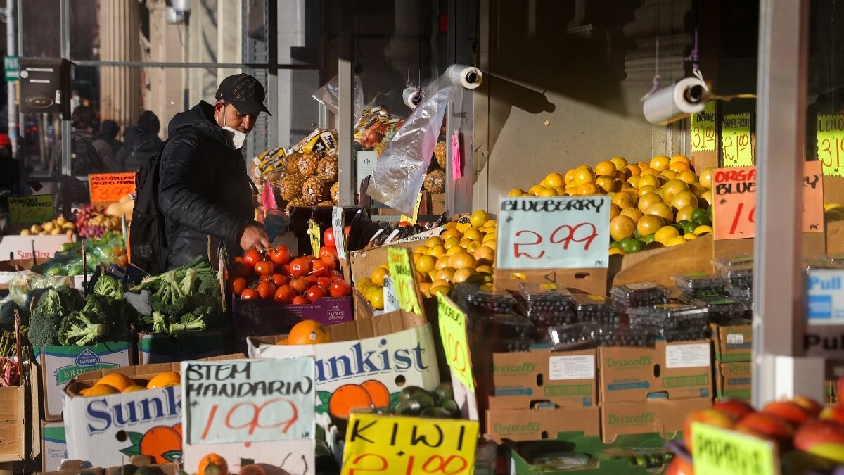 US economic growth accelerates in third quarter to 4.9% US economic growth accelerates in third quarter to 4.9%