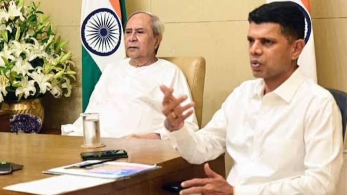 Pandian rose to prominence as the close aide of the chief minister for his contribution to the governance as well as party affairs. Pandian rose to prominence as the close aide of the chief minister for his contribution to the governance as well as party affairs.