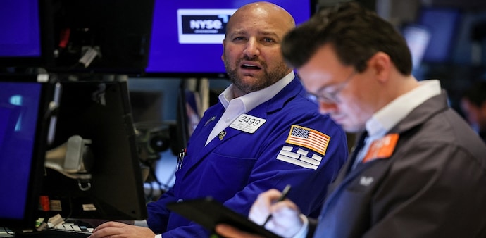 Wall Street rebounds on megacaps boost, Treasury yields retreat; Dow jumps 280 pts Wall Street rebounds on megacaps boost, Treasury yields retreat; Dow jumps 280 pts