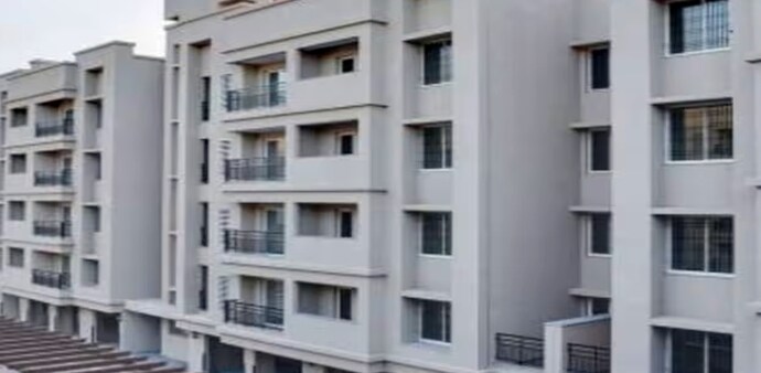 The flats will be available in Narela, Dwarka, Sector 19B, Dwarka Sector-14, Vasant Kunj and Loknayak Puram. The flats will be available in Narela, Dwarka, Sector 19B, Dwarka Sector-14, Vasant Kunj and Loknayak Puram.