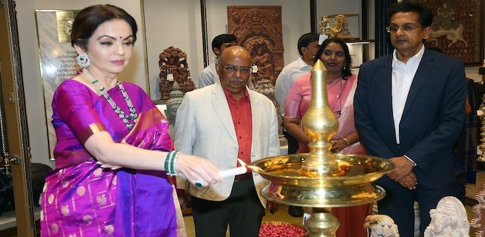 Nita Ambani said that Reliance Retail will expand the Swadesh offering in international markets like the US and Europe as well Nita Ambani said that Reliance Retail will expand the Swadesh offering in international markets like the US and Europe as well