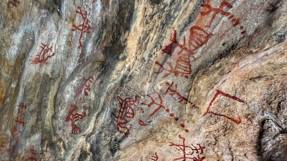 Some of the ancient scribbles/pantings at the Chaturbhuj Nala Rock Shelters (Photo: Pranav Dixit) Some of the ancient scribbles/pantings at the Chaturbhuj Nala Rock Shelters (Photo: Pranav Dixit)