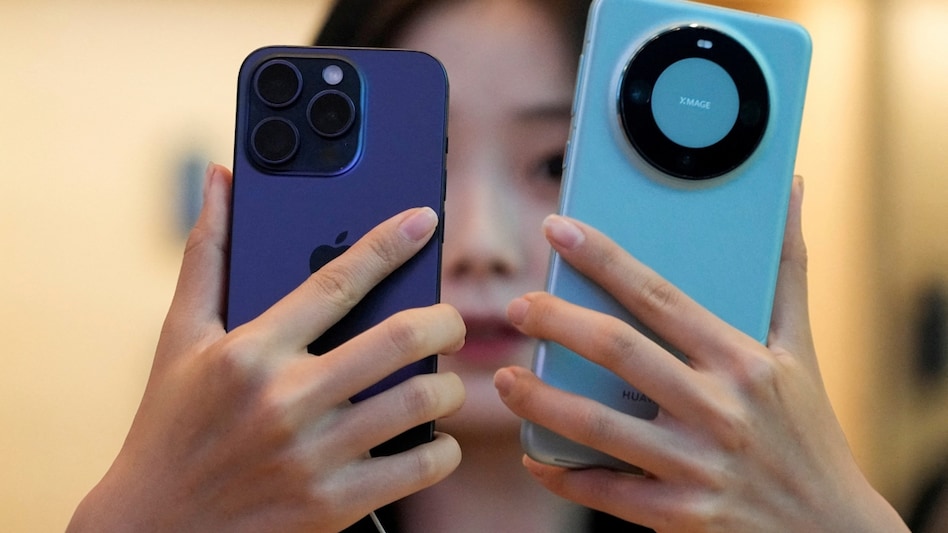 China iPhone sales strong, Apple tells investors as Huawei threat looms China iPhone sales strong, Apple tells investors as Huawei threat looms