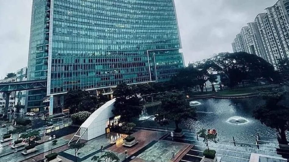 'Bengaluru needs more long weekends,' say netizens as pic of city's empty road goes viral 'Bengaluru needs more long weekends,' say netizens as pic of city's empty road goes viral