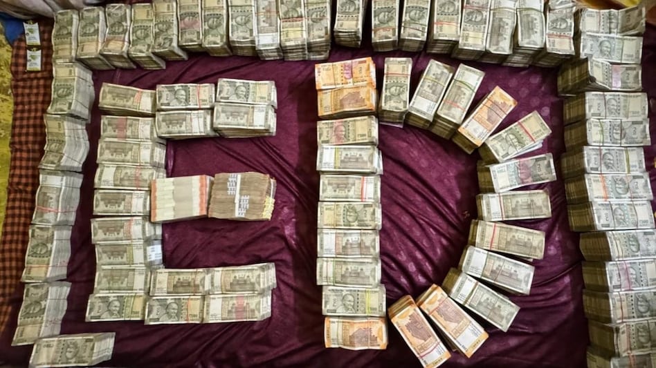 Mahadev App's courier from UAE to deliver cash to Chhattisgarh intercepted by ED Mahadev App's courier from UAE to deliver cash to Chhattisgarh intercepted by ED