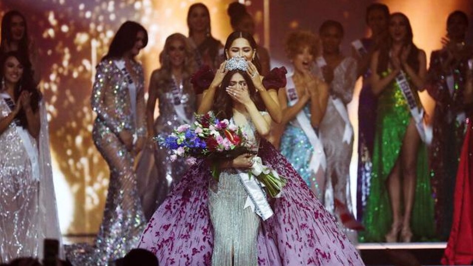 Miss Universe winner Miss India Harnaaz Sandhu being crowned winner of the Miss Universe 2021 pageant (REUTERS) Miss Universe winner Miss India Harnaaz Sandhu being crowned winner of the Miss Universe 2021 pageant (REUTERS)