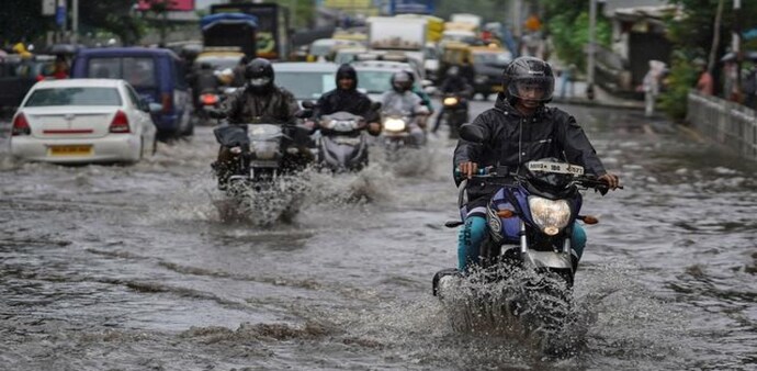 IMD attributes this unseasonal rainfall to the development of low pressure in the Bay of Bengal. IMD attributes this unseasonal rainfall to the development of low pressure in the Bay of Bengal.