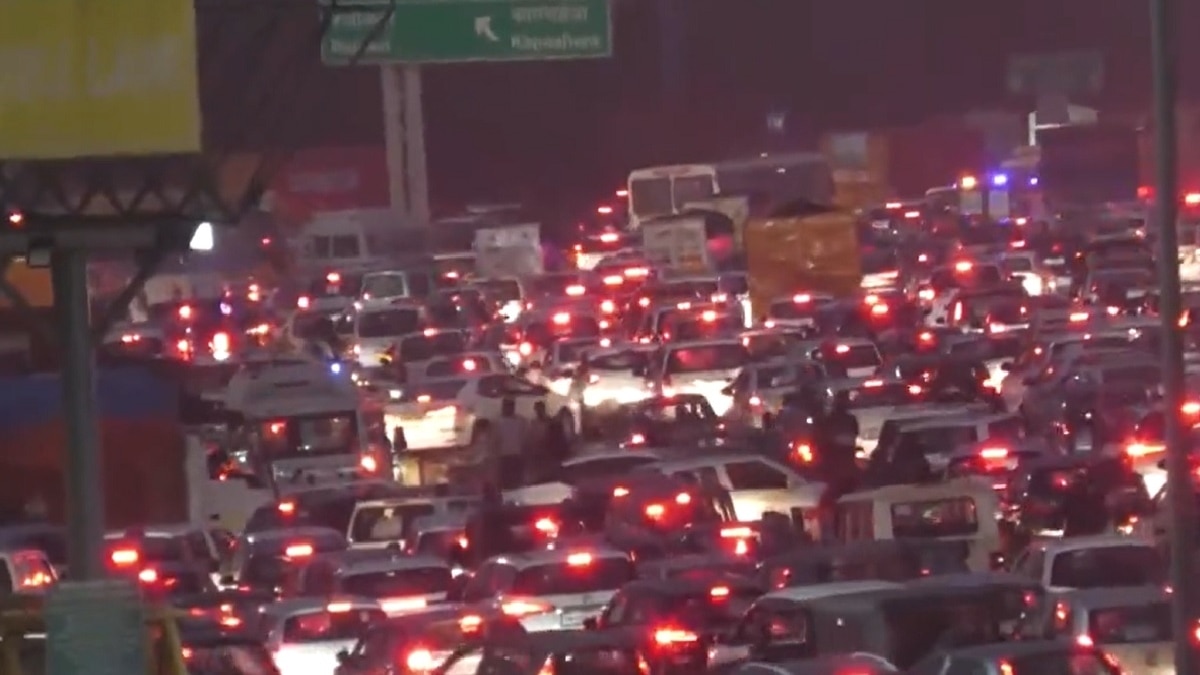 Ahead of Diwali, heavy traffic congestion seen on Gurugram-Delhi Expressway; video surfaces Ahead of Diwali, heavy traffic congestion seen on Gurugram-Delhi Expressway; video surfaces