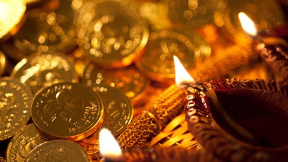 The act of donating ‘diyas’, also referred as 'Deep Dan' has a significant importance on the day of Dhanteras The act of donating ‘diyas’, also referred as 'Deep Dan' has a significant importance on the day of Dhanteras